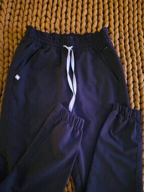 Figs High Waisted Uman Jogger Scrubs Black Medium Petite